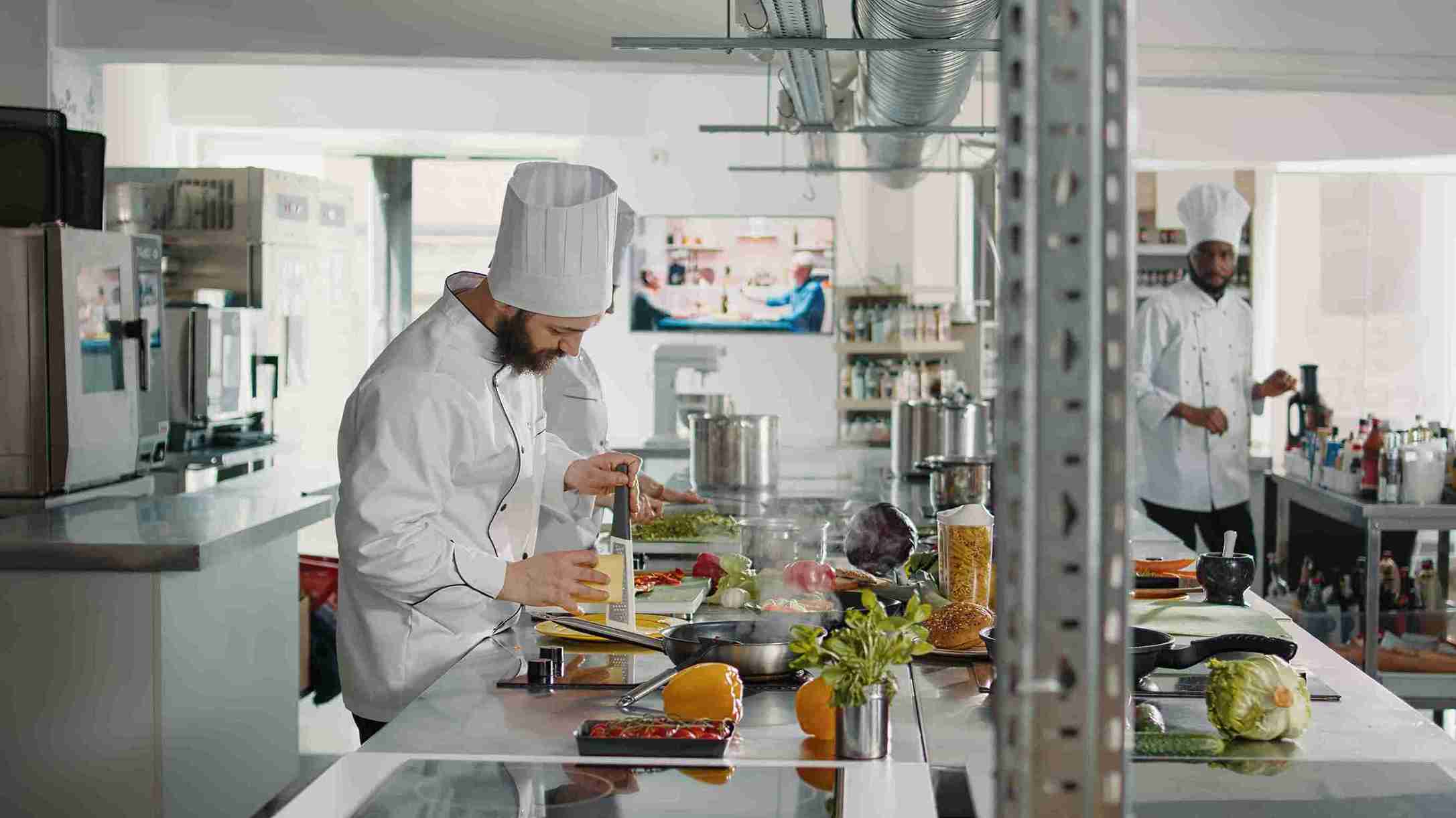 Tips Mengatur Kitchen Workflow Restoran agar Efisien Saat Jam Sibuk