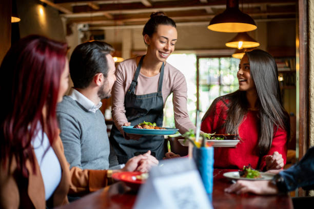 Apa Itu Table Service dan Kenapa Konsep Ini Penting untuk Restoran?