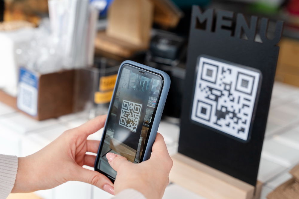 Cara Scan Barcode Menu Makanan & Keuntungan Memakai QR Code di 2026
